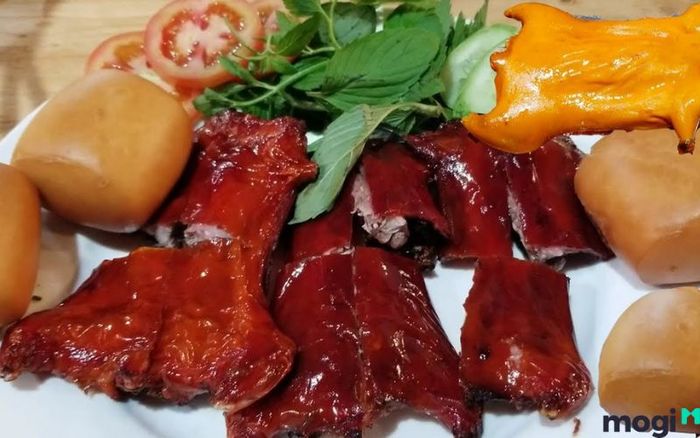 Chuột quay lu là món ăn đặc sắc, bạn nên thử khi đến Đồng Tháp.