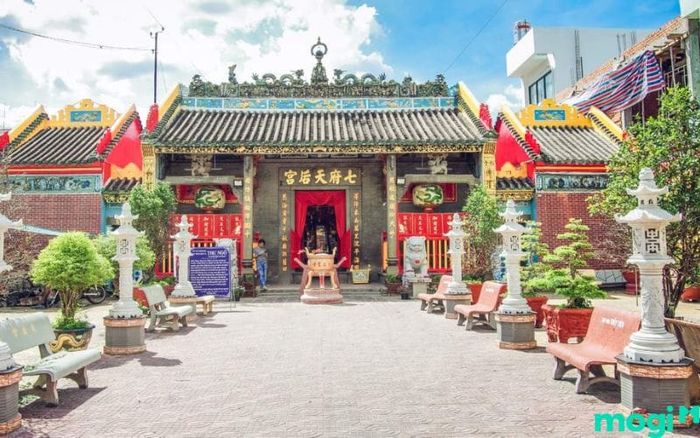 Địa điểm du lịch Đồng Tháp - Khám phá chùa Ông Quách (Chùa Bà)