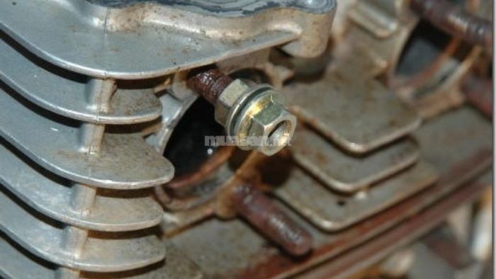 Nếu xe Vision phát ra tiếng kêu rè rè do ốc vít lỏng, bạn có thể tự khắc phục tại nhà