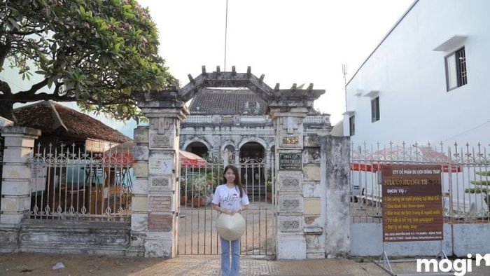 Nha-co-Huynh-Thuy-Le-3