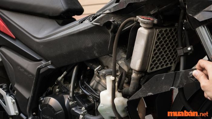 Thay nước làm mát xe máy nên thực hiện sau khoảng 20.000 km