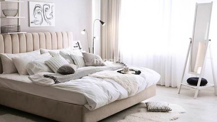 Không nên đặt gương đối diện giường ngủ