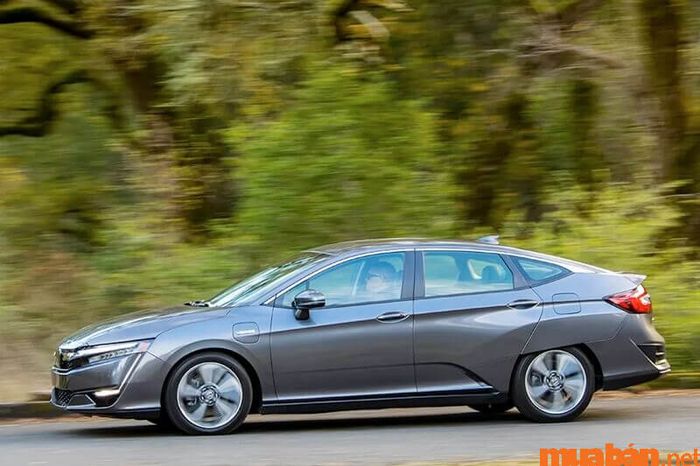Honda Clarity Plug-In Hybrid mang đến phong cách thiết kế hiện đại, đậm chất thời thượng.