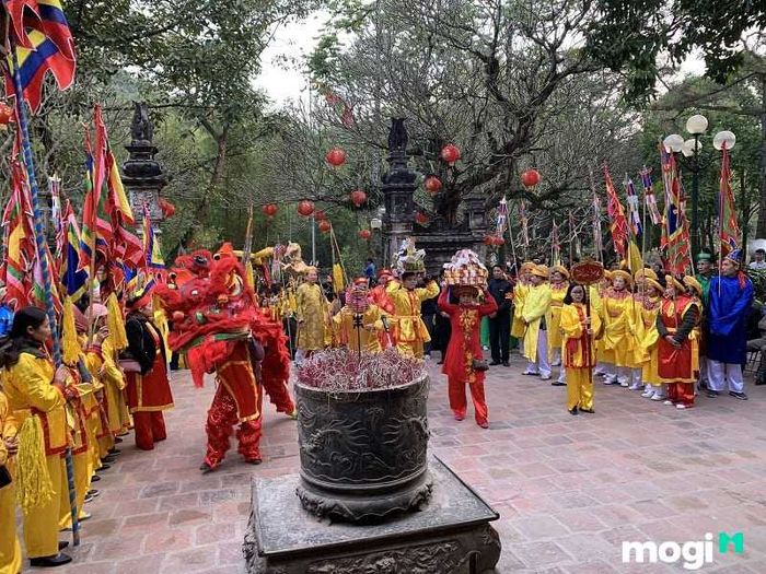 Lễ hội này mang ý nghĩa giáo dục lòng yêu nước sâu sắc và củng cố niềm tự hào dân tộc trong mỗi người.