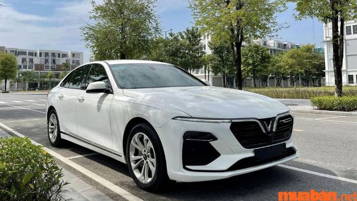 VinFast Lux A2.0 được trang bị nhiều tính năng cao cấp, tương đương các dòng xe hạng sang châu Âu.