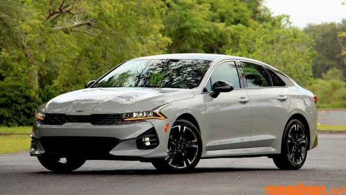 Kia K5 là phiên bản mới thay thế cho Kia Optima trước đó.