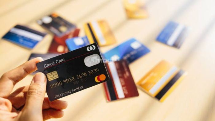 Hạn chế sử dụng thẻ tín dụng khi không cần thiết để tiết kiệm chi phí