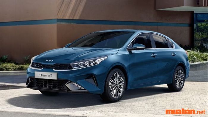 KIA K3 là một trong những dòng sedan hạng C được người tiêu dùng Việt ưa chuộng nhất, nhờ vào thiết kế ấn tượng và khả năng vận hành ổn định.