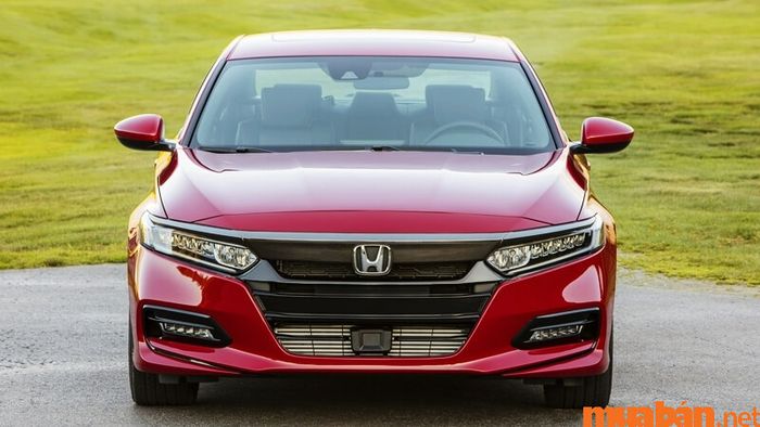 Honda Accord có thiết kế ngoại thất và nội thất sang trọng, hiện đại và tinh tế.