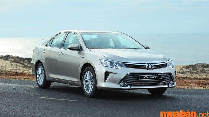 Không thể không nhắc đến Toyota Camry khi nói về các mẫu xe sedan hạng D.