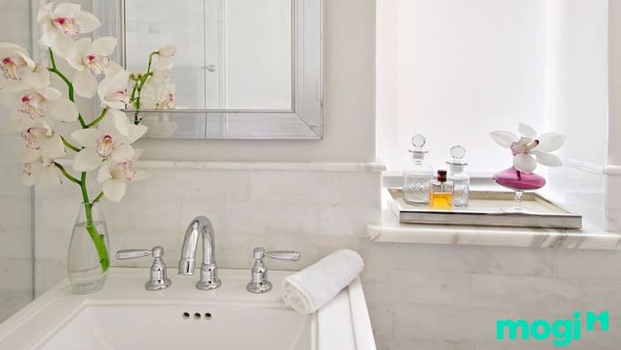 Cách bảo quản nước hoa thứ ba: Tránh để trong nhà tắm