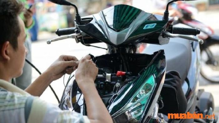 Sử dụng các thiết bị điện trong xe khi động cơ không khởi động