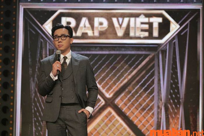 MC là người đảm nhận vai trò dẫn dắt chương trình, kết nối khán giả và tạo nên không khí sôi động, hấp dẫn.