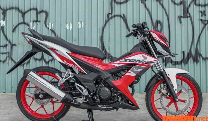 Có nên mua xe Sonic cũ - Phiên bản màu trắng với mâm đỏ của Sonic