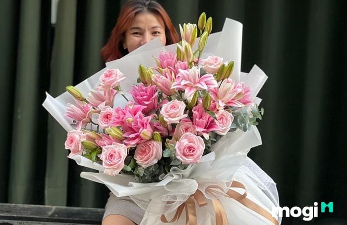 Hoa ly là biểu tượng của lòng thán phục, là sự ngưỡng mộ sâu sắc đối với những cống hiến của thầy cô giáo cho thế hệ học trò.