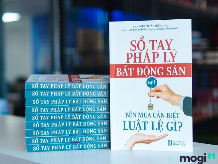 Đây là những cuốn sách đáng chú ý về bất động sản, giúp bạn hiểu sâu hơn về các khía cạnh pháp lý và thị trường trong lĩnh vực này.