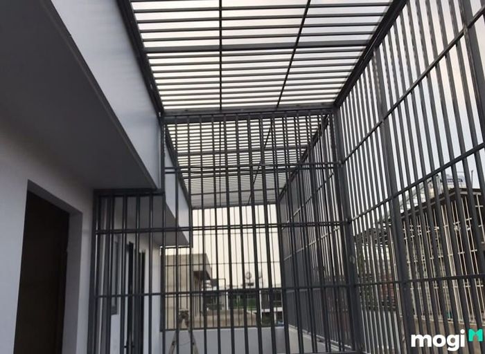 Chuồng cọp ban công đẹp giúp đảm bảo an toàn, ngăn ngừa trộm cắp đột nhập hiệu quả.