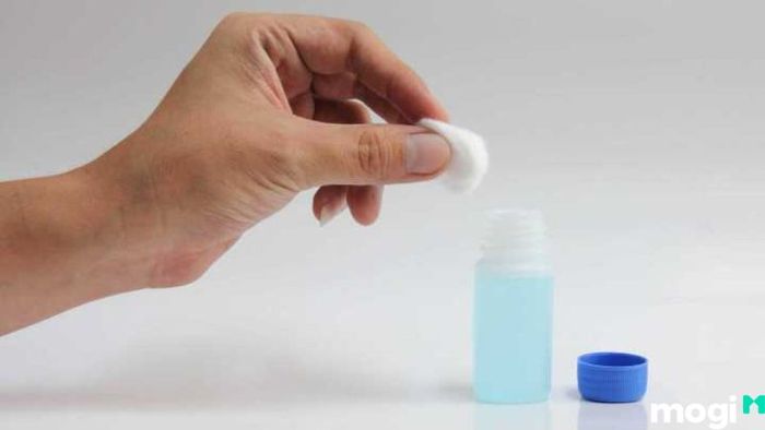 Tẩy Sơn Trên Quần Áo Bằng Cồn