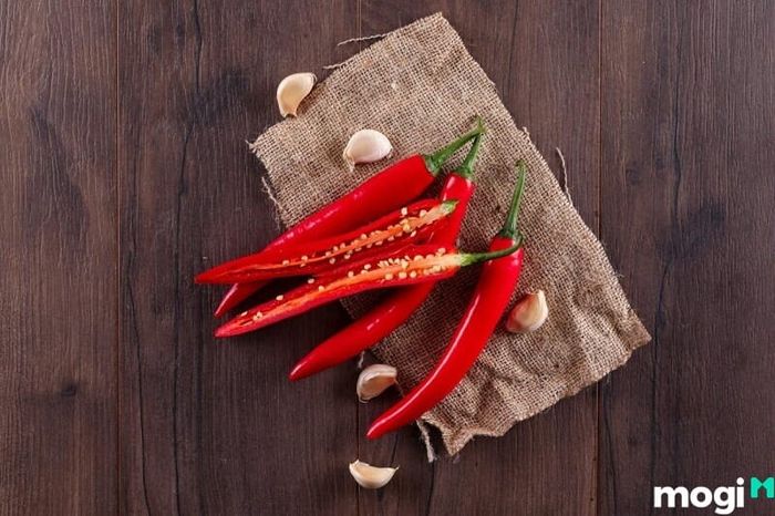 Những quả ớt có vỏ mỏng và dáng cong thường sẽ cay hơn các quả vỏ dày và thẳng.