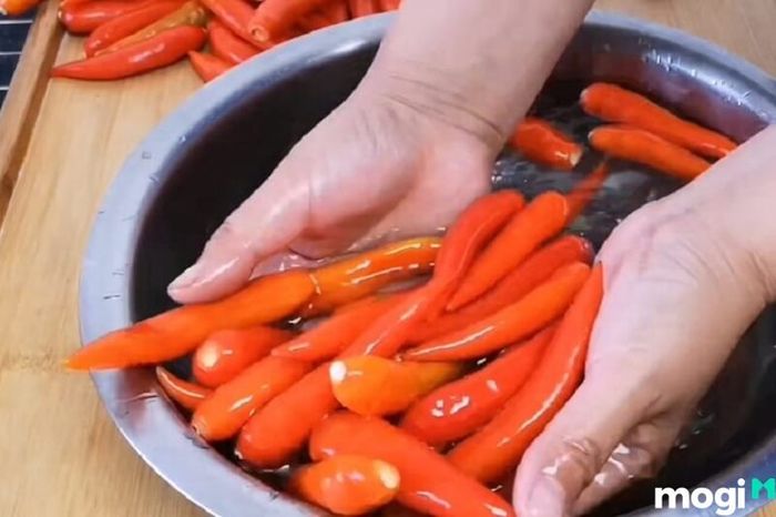 Cách Rửa Ớt Tươi