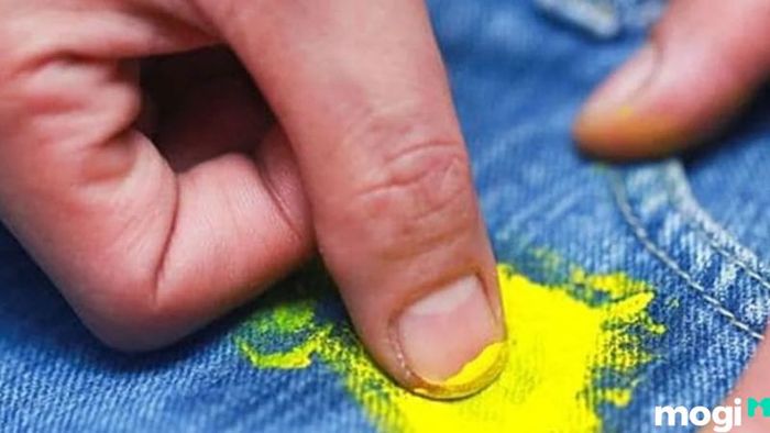 Cách Tẩy Sơn Trên Quần Jean