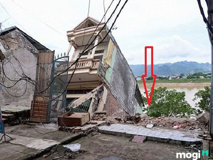 Nhà nghiêng do tính toán và xử lý móng không phù hợp trên nền đất yếu