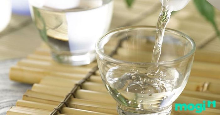 Tham khảo cách tẩy keo băng dính trên tủ lạnh bằng giấm ăn.