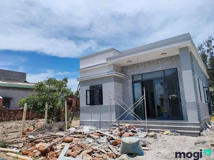 Chi phí xây dựng nhà cấp 4 mái bằng 5×20 có thể dao động từ 200 triệu đến 500 triệu đồng tùy vào yêu cầu và vật liệu sử dụng.