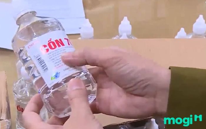 Phương pháp tẩy keo băng dính bằng cồn
