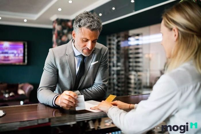 Việc duy trì và phát triển một nhóm khách hàng trung thành đối với khách sạn là không hề đơn giản, do sự cạnh tranh và sự thay đổi nhanh chóng trong nhu cầu của khách hàng.