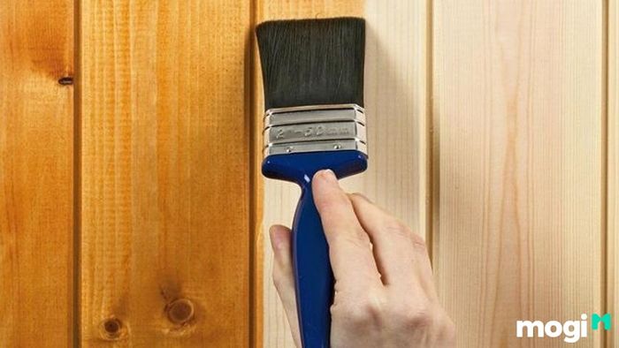 Cách loại bỏ sơn khỏi bề mặt gỗ