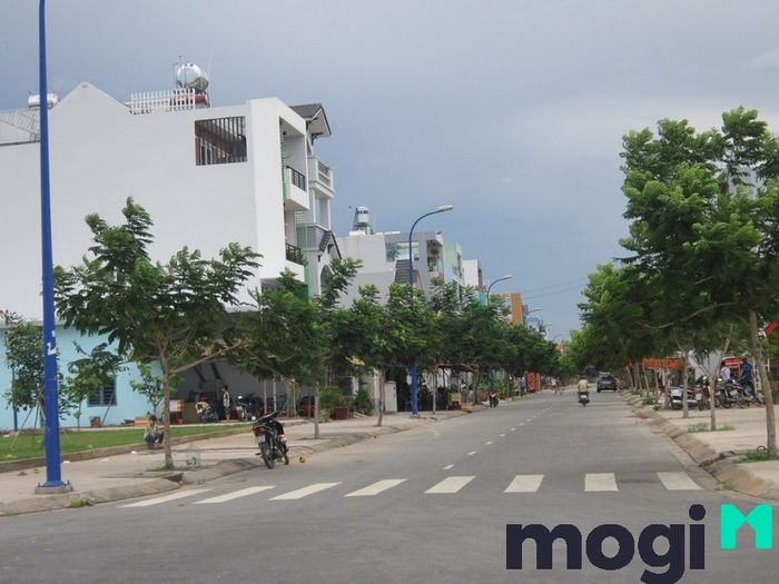 Các tuyến đường được cải tạo, mở rộng và sửa chữa giúp việc vận chuyển hàng hóa và di chuyển trở nên nhanh chóng và dễ dàng hơn.