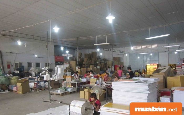 Bạn có thể đến các doanh nghiệp, xưởng sản xuất để tìm hiểu và nhận công việc gia công về nhà làm.