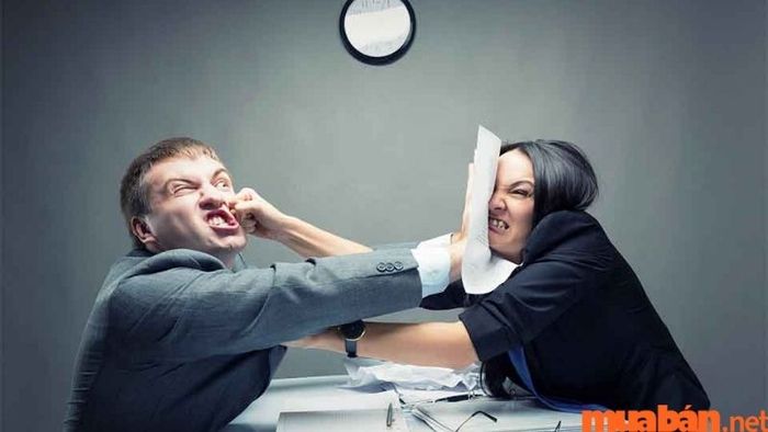 Xung đột giữa các thành viên gây khó khăn trong công việc nhóm