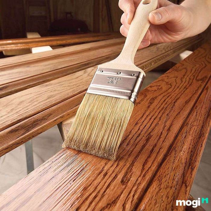 Cách loại bỏ sơn khỏi bề mặt gỗ