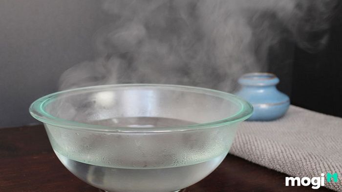 Cách tẩy sơn trên gỗ bằng nước nóng