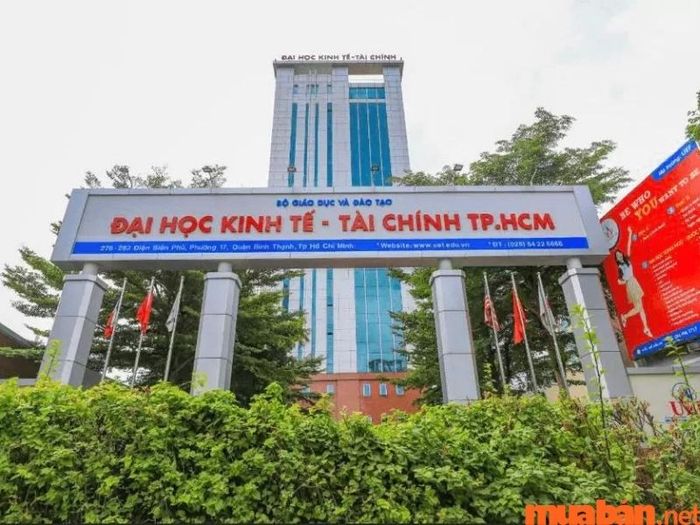 Đại học Kinh tế – Tài chính tọa lạc trên đường Điện Biên Phủ, quận Bình Thạnh, TP.HCM.
