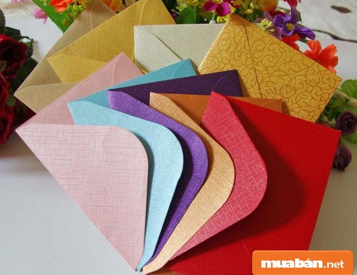 Bạn có thể nhận công việc dán phong bì tại nhà để kiếm thêm thu nhập trong những lúc rảnh rỗi.