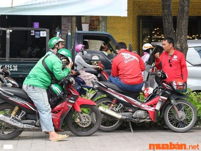 Bạn có thể đến trực tiếp văn phòng của Go-Viet để hoàn tất thủ tục đăng ký