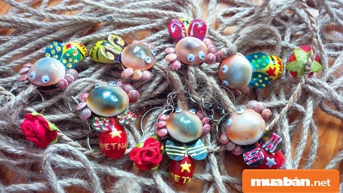 Bạn có thể nhận gia công các món đồ handmade tại nhà, sử dụng nguyên liệu từ vỏ sò, ốc…