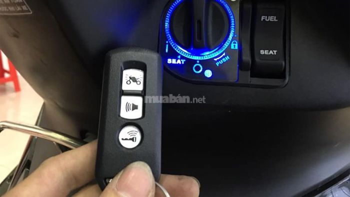 Nguyên nhân xe Air Blade không lên điện khi mở khóa có thể là do pin smartkey hết