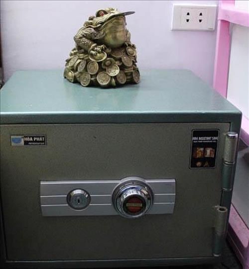 Đặt tượng Thiềm Thử trên két sắt