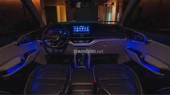 Hệ thống đèn nội thất với nhiều màu sắc cuốn hút