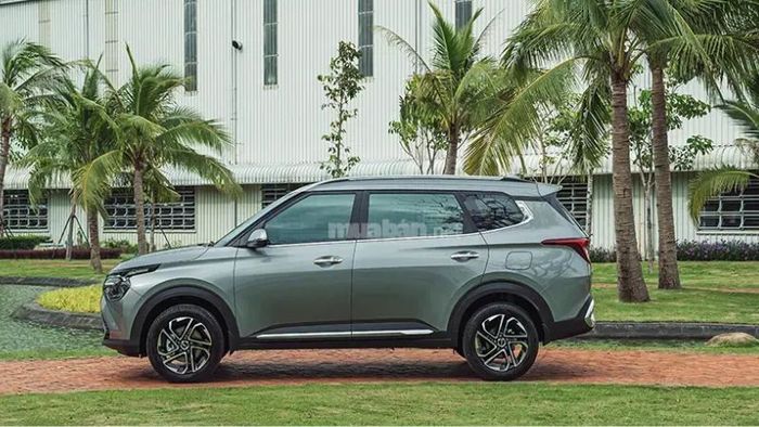 Thân xe tạo cảm giác vững chãi khi nhìn từ bên hông