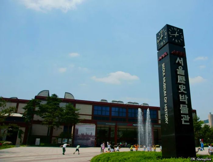 The Seoul Museum of History showcases the rich history of the city.