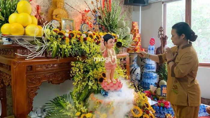 Văn khấn Phật tại bàn thờ vào ngày mùng 1 và Rằm mỗi tháng