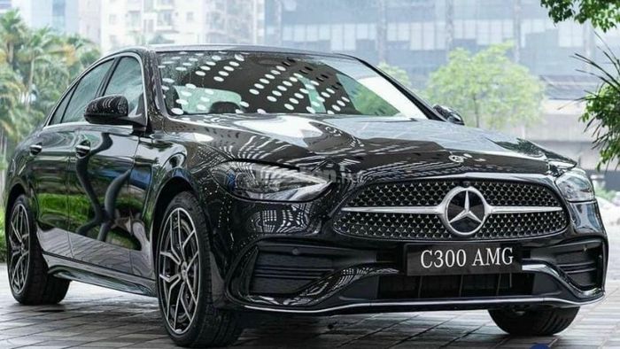 Giới thiệu giá xe Mercedes C300: Cập nhật thông tin giá niêm yết và giá lăn bánh 2024 mới nhất