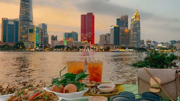Tổ chức picnic tại nóc Hầm Thủ Thiêm
