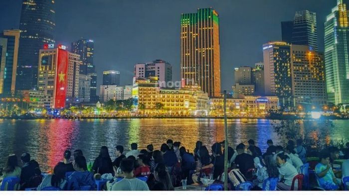 Khám phá vẻ đẹp của Sài Gòn khi đêm về