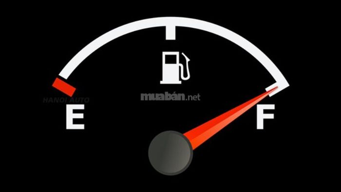 E và F có phải là dấu hiệu hết xăng không?